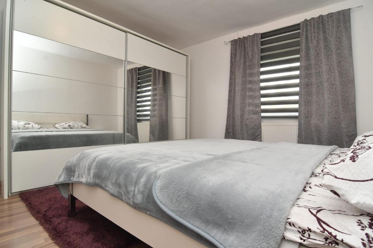 Apartman Gluic Sinj Bagian luar foto