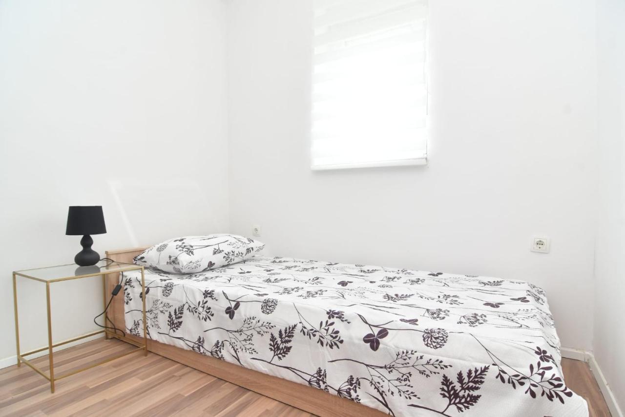 Apartman Gluic Sinj Bagian luar foto